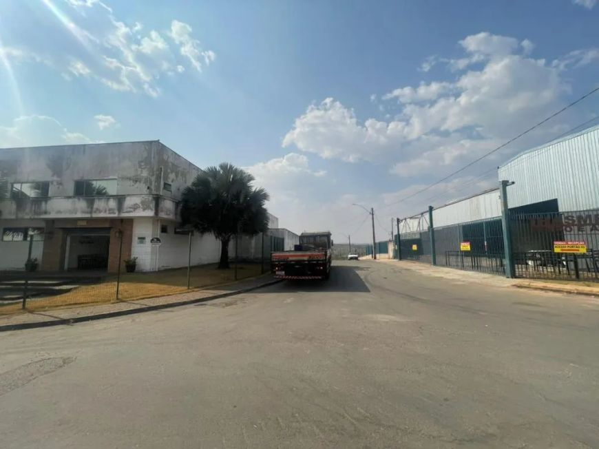 IMOVEL COMERCIAL 2.700,00m² - SENADOR CANEDO