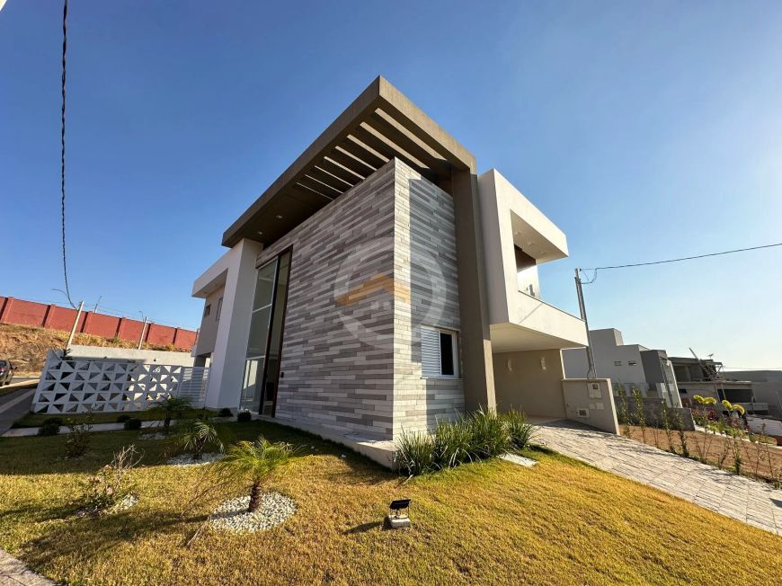 Sobrado de esquina 3 Suítes com piscina pronto para morar