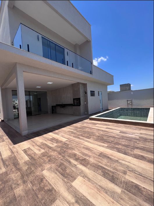 Casa de condomínio sobrado para venda possui 245 metros quadrados com 3 quartos