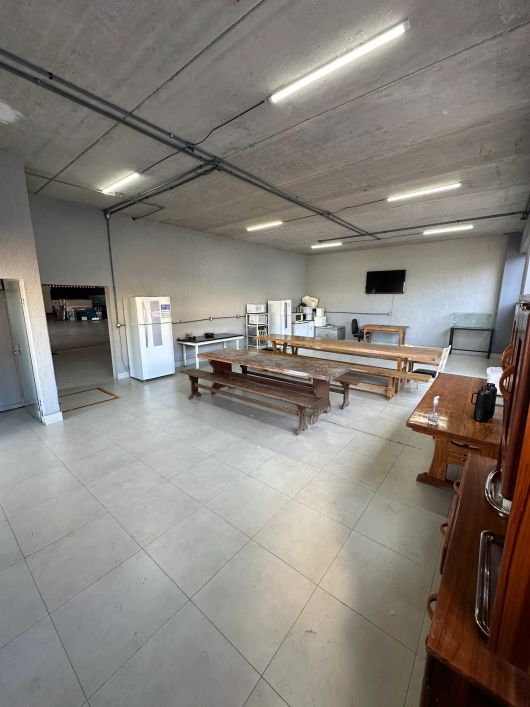 GALPÃO NO CENTRRO COMERCIAL DE SENADOR CANEDO Casa em Condomínio com 1 Quarto(s) e 3 banheiro(s) à V