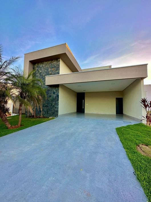 Casa de condomínio para venda tem 150 metros quadrados com 3 quartos