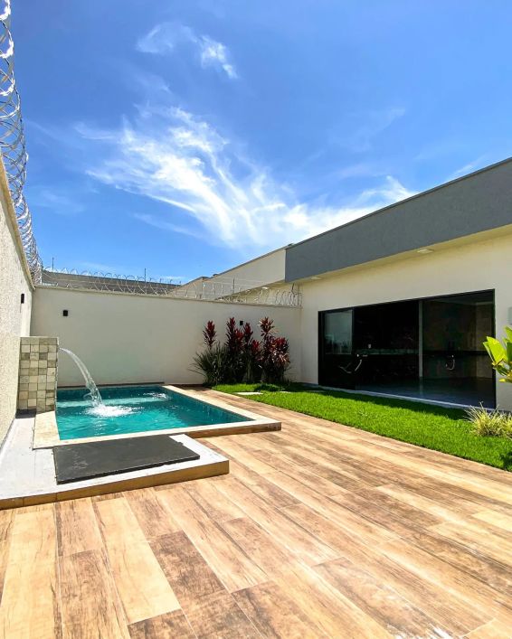 Casa De 4 Suites No Bairro Das Industrias Senador Canedo