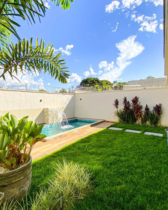 Casa De 4 Suites No Bairro Das Industrias Senador Canedo