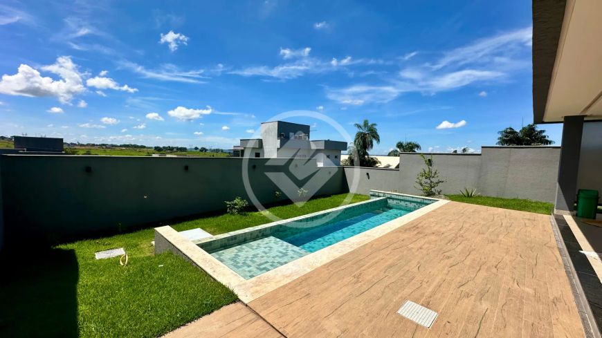 REF: OFFICE2744 Sobrado no Residencial Vale Verde, sendo 4 quartos com 260m², Senador Canedo-GO codi