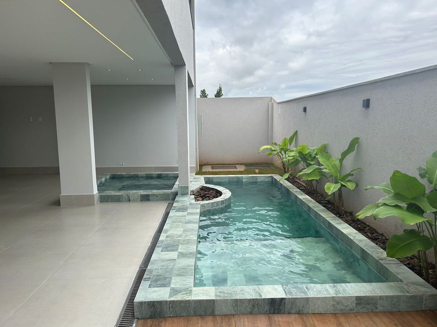 CASA TÉRREA JARDINS BOLONHA Casa em Condomínio com 4 Quarto(s) e 5 banheiro(s) à Venda, 250 por R$ 1