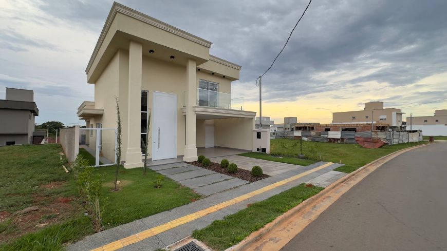 Lindo Sobrado Jardins Capri - 5 Quartos com 204m² construídos
