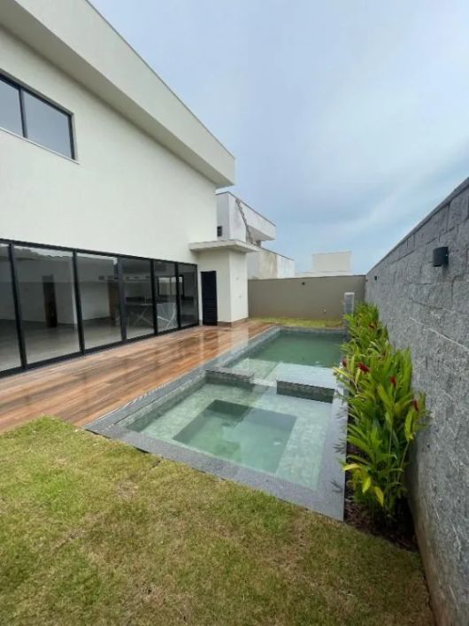 Sobrado de 200 m² com 03 suítes à venda por R$ 1.750.000 no Jardins Barcelona - Senador Canedo