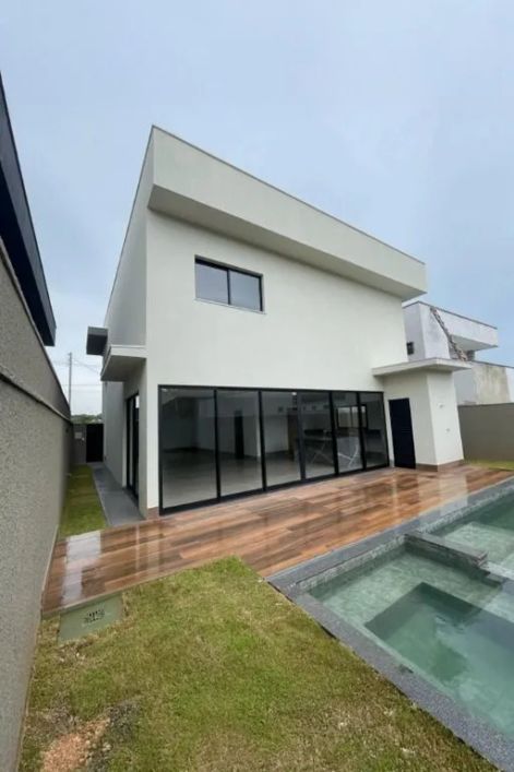 Sobrado de 200 m² com 03 suítes à venda por R$ 1.750.000 no Jardins Barcelona - Senador Canedo