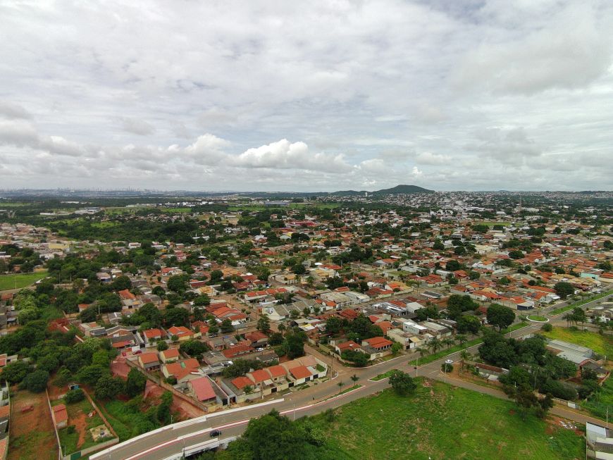Lote com 280², escriturado, registrado no setor Residencial Parque das Flores Senador Canedo.