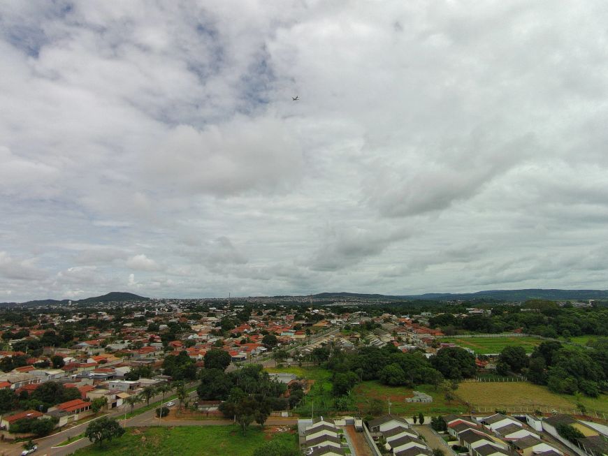 Lote com 280², escriturado, registrado no setor Residencial Parque das Flores Senador Canedo.