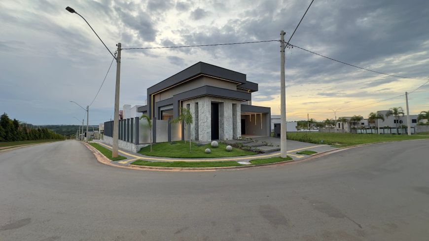 Linda Casa Térrea 3 suítes plenas no Jardins Capri - 177m² construídos