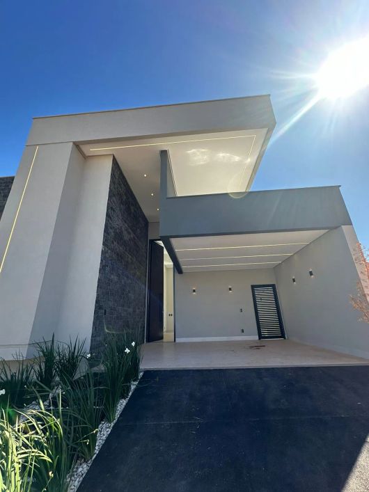 Casa terrea com 161 metros quadrados, 3 suites em Jardins Bolonha - Senador Canedo - GO