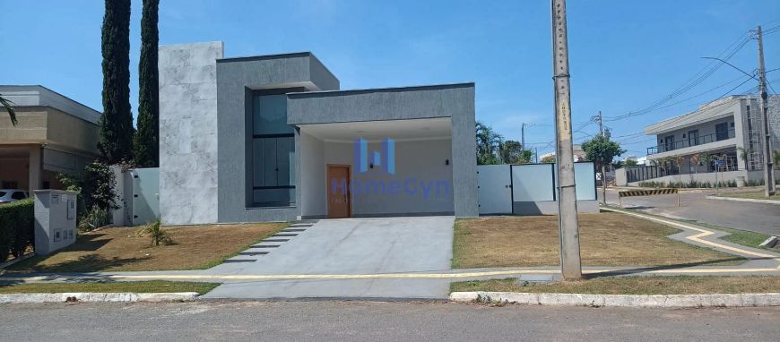 Casa de esquina à venda no Condomínio Jardim Veneza com 3 suites em Senador Canedo GO.