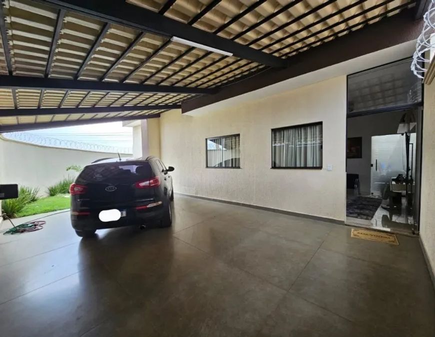 Casa para venda com 200m² e 3 vagas em Senador Canedo