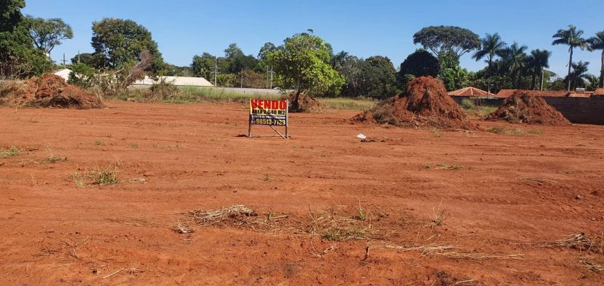 EXCELENTE LOTE DE ESQUINA NO SETOR DE CHACARA NA VARGEM BONITA EM SENADOR CANEDO NA REGIÃO DOS CONDO