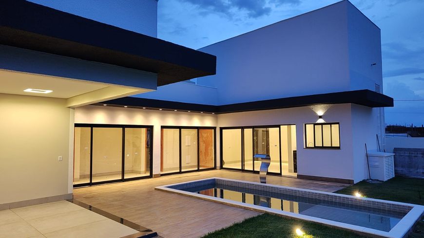 Excelente casa de condomínio térrea para venda possui 195 metros quadrados com 3 quartos