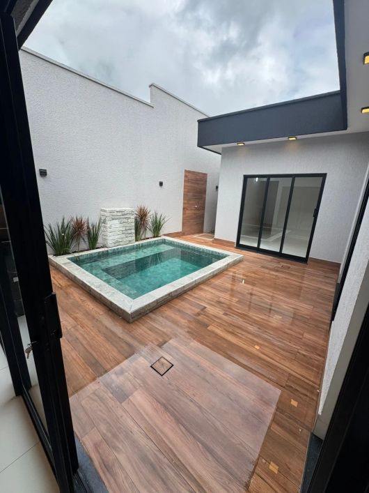 Casa Térrea a venda no Jardins Bolonha com 3 suites, Piscina e Paisagismo em Senador Canedo - GO
