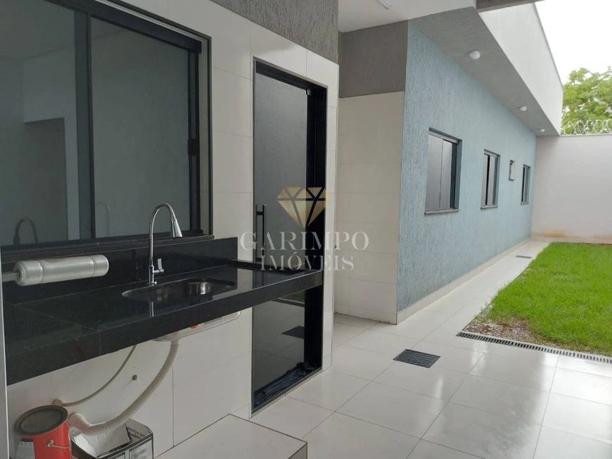 Casa Para Vender com 3 Quartos sendo 1 Suíte com Pé Direito Duplo