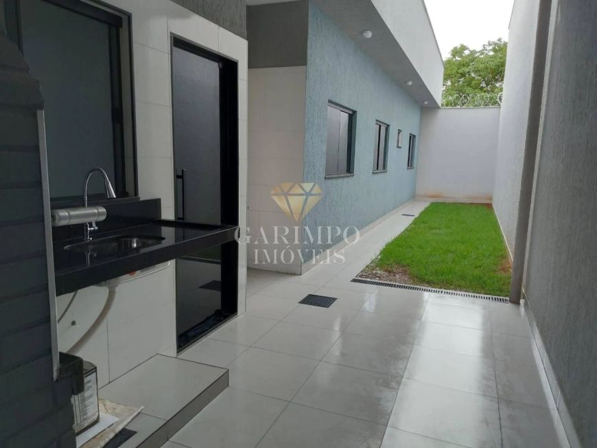 Casa Para Vender com 3 Quartos sendo 1 Suíte com Pé Direito Duplo