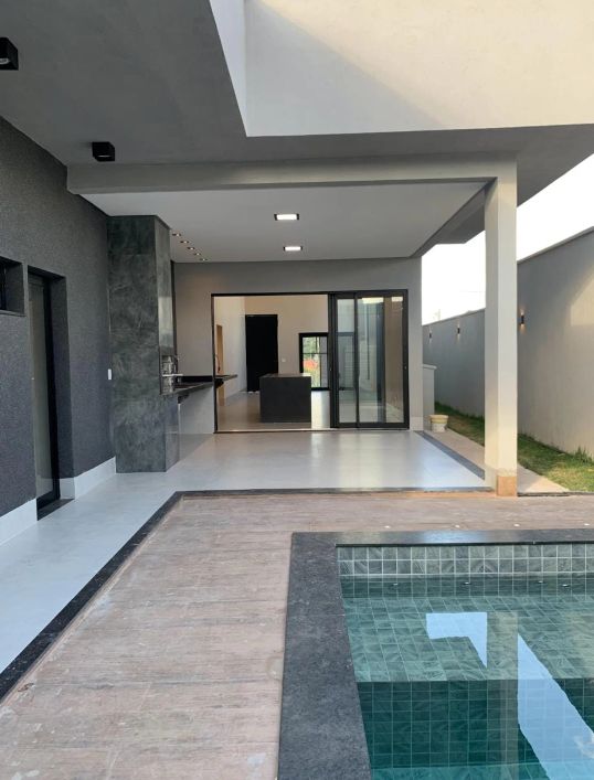 Vendo casa 3 suítes, Condomínio Jardins Nápoles, com área Gourmet e piscina, garagem 4 carros