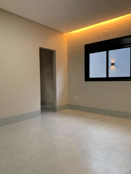 Vendo casa 3 suítes, Condomínio Jardins Nápoles, com área Gourmet e piscina, garagem 4 carros