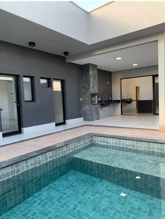 Vendo casa 3 suítes, Condomínio Jardins Nápoles, com área Gourmet e piscina, garagem 4 carros