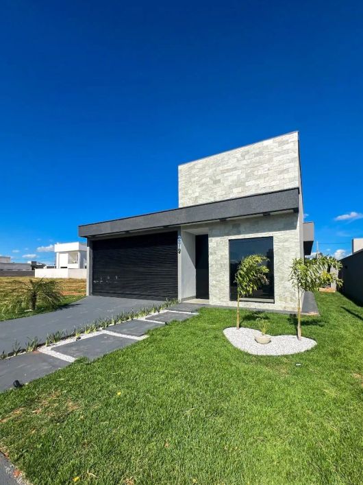 Casa térrea no Condomínio Terras Alpha 2, lote: 300 m², com área de lazer em excelente localização!