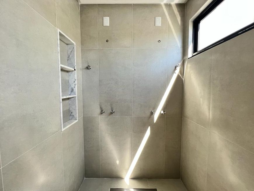 Casa de condomínio térrea para venda tem 157 metros quadrados com 3 quartos