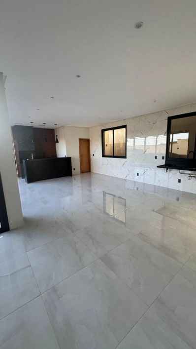 Sobrado de 240m2 com 4 quartos no Jardins Bolonha - Senador Canedo - GO