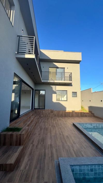 Sobrado de 240m2 com 4 quartos no Jardins Bolonha - Senador Canedo - GO