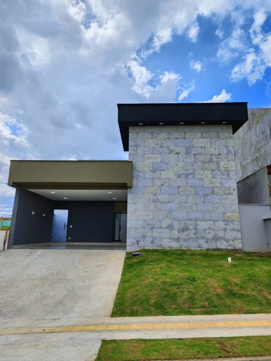 Casa com 4 quartos no Jardins Bolonha - Senador Canedo - GO