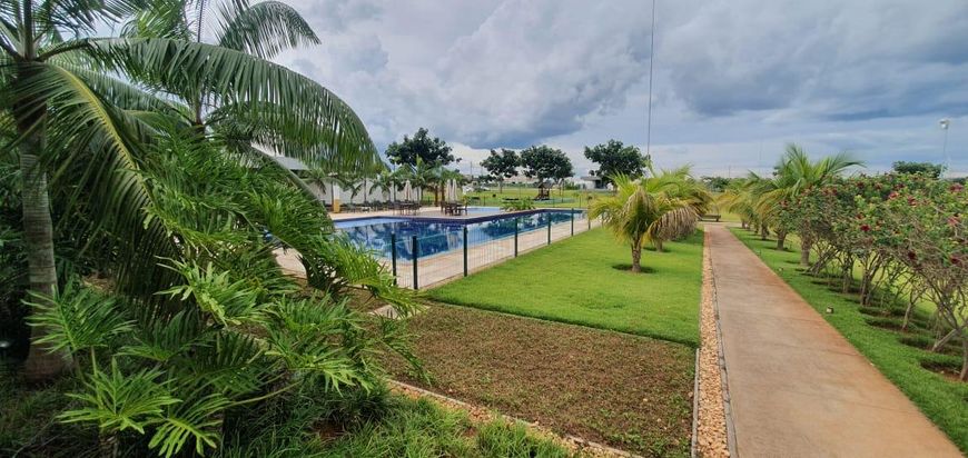 Casa de condomínio para venda tem 360 metros quadrados