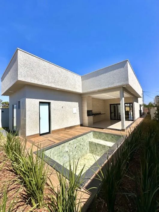 Casa de 175 m² com 03 suítes à venda por R$ 1.150.000 no Terras Alpha 01 - Senador Canedo