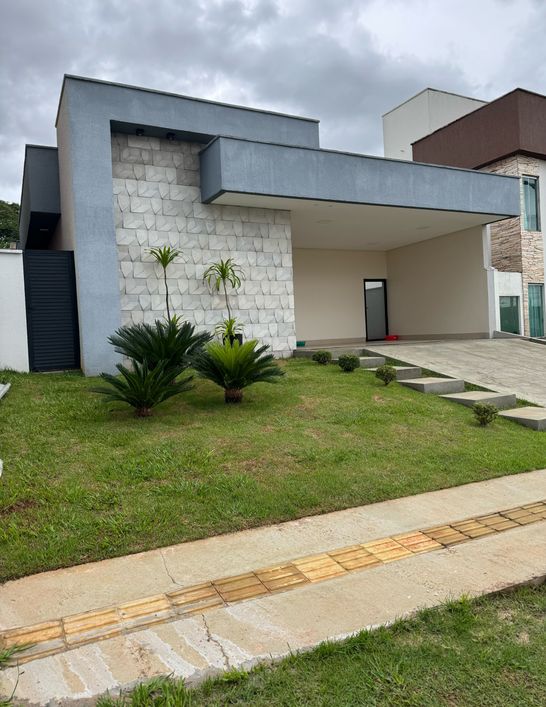 Casa de 204 metros quadrados com 4 quartos no Condomínio Jardim Veneza em Senador Canedo