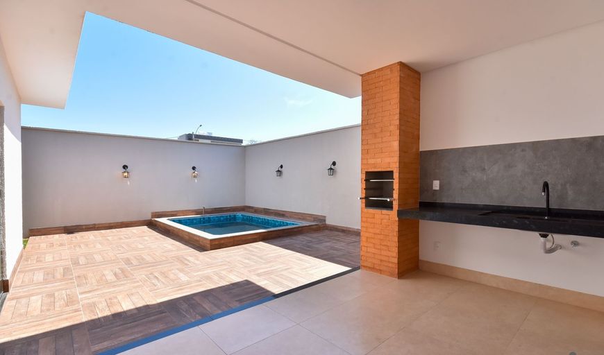 Casa de condomínio térrea para venda possui 135 metros quadrados com 3 quartos