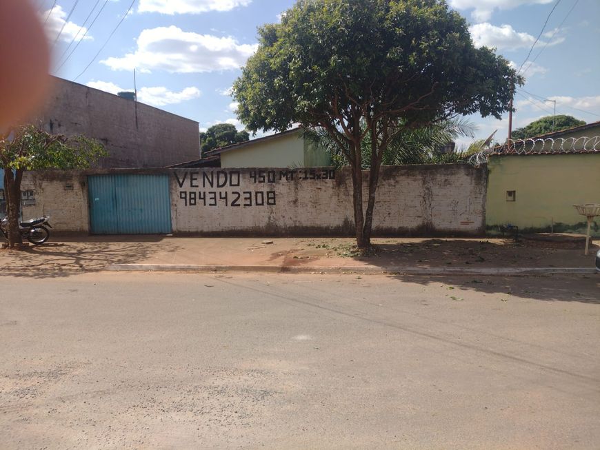 Casa para venda tem 450 metros quadrados em Vila Bom Sucesso - Senador Canedo - Goiás