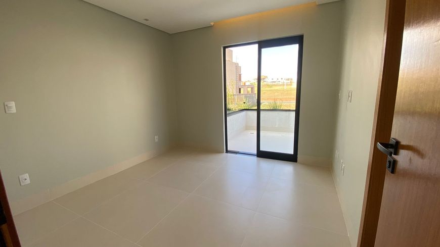 Casa de condomínio sobrado para venda tem 216 metros quadrados com 3 quartos