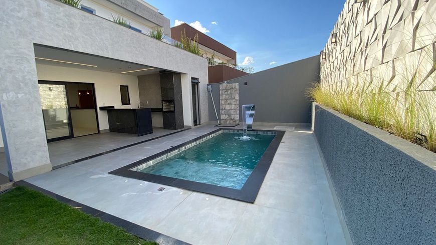 Casa de condomínio sobrado para venda tem 216 metros quadrados com 3 quartos