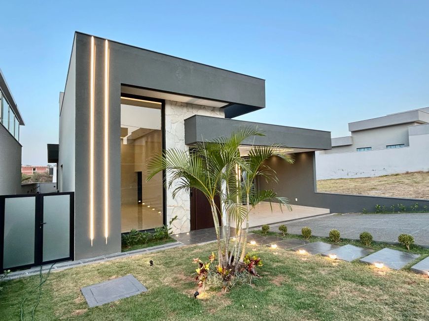 Casa Térrea condomínio Jardim Veneza c/ 180 me² com 3suítes