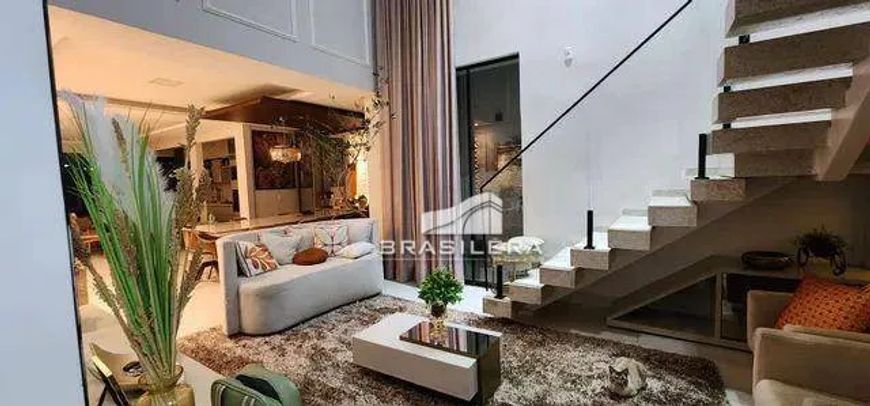 Sobrado com 5 dormitórios à venda, 310 m² por R$ 2.200.000 - 1352 - Senador Canedo/GO