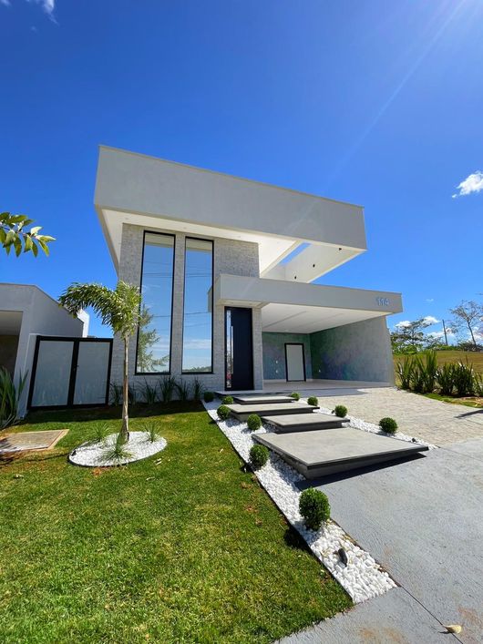 CASA DE LUXO 4 SUÍTES EM CONDOMÍNIO – 15 MIN. DO FLAMBOYANT