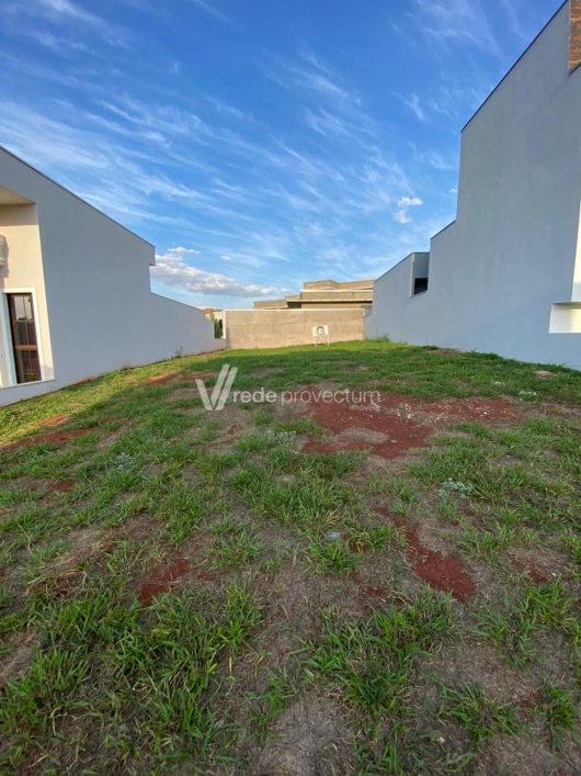 TERRENO à VENDA no Condomínio Royal Garden em Paulínia, com 300 m²