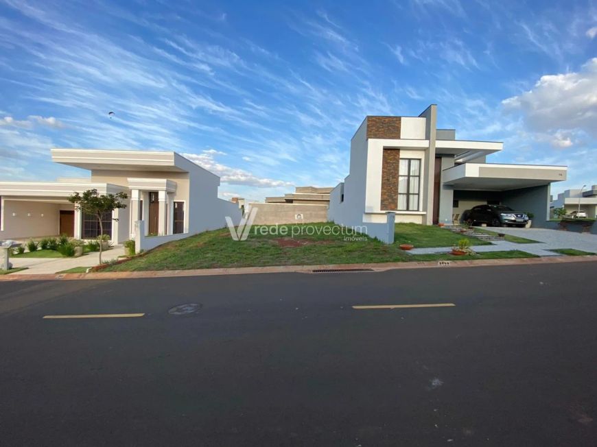 TERRENO à VENDA no Condomínio Royal Garden em Paulínia, com 300 m²