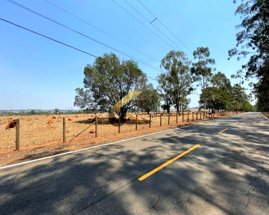 Área industrial à venda em Paulínia com 154.000 m², em frente a REPLAN, com acesso totalmente asfalt
