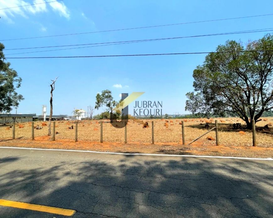 Área industrial à venda em Paulínia com 154.000 m², em frente a REPLAN, com acesso totalmente asfalt