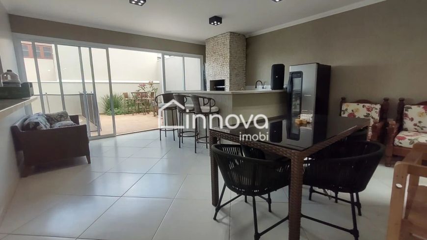 Sobrado a venda com 4 suítes, piscina e espaço gourmet