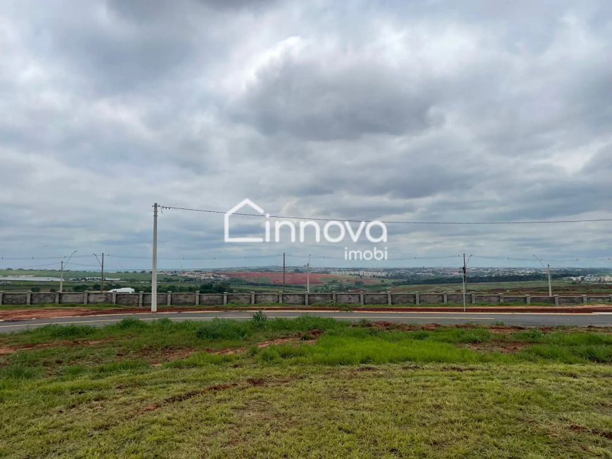 Terreno a venda de esquina e sem vizinhos de frente, no condomínio Terras da Fazenda em Paulínia
