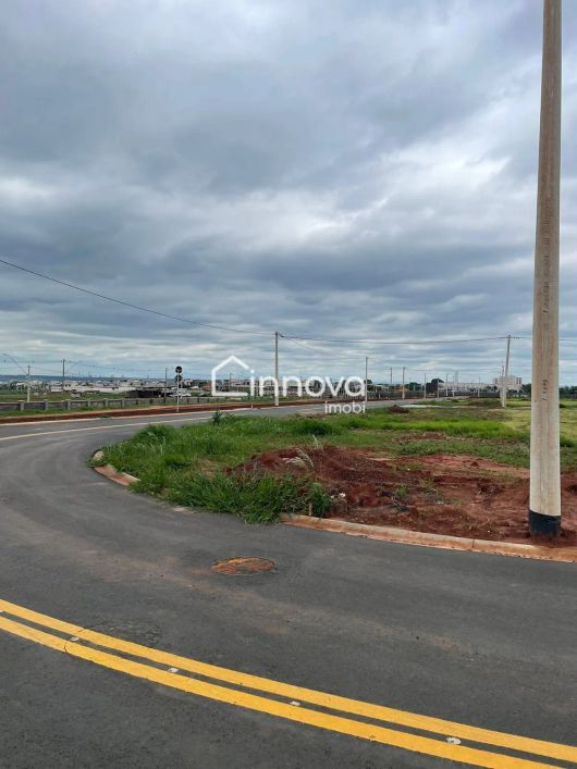 Terreno a venda de esquina e sem vizinhos de frente, no condomínio Terras da Fazenda em Paulínia