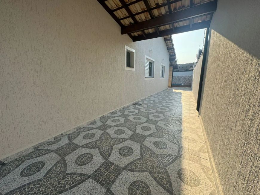 Casa nova com 3 quartos e piscina a venda em Jardim das Palmeiras - Itanhaém - SP