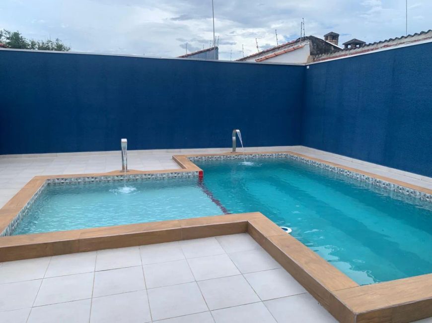 CASA COM PISCINA EM ITANHAÉM-SP LOCAIZADA NO BAIRRO JAMAICA
